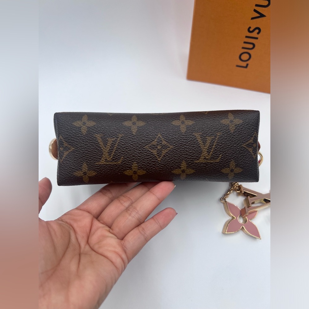 🌹♥️LOUIS VUITTON COSMETICS POUCH/ CROSSBODY BAG ♥️🌹 - Picture 8 of 16